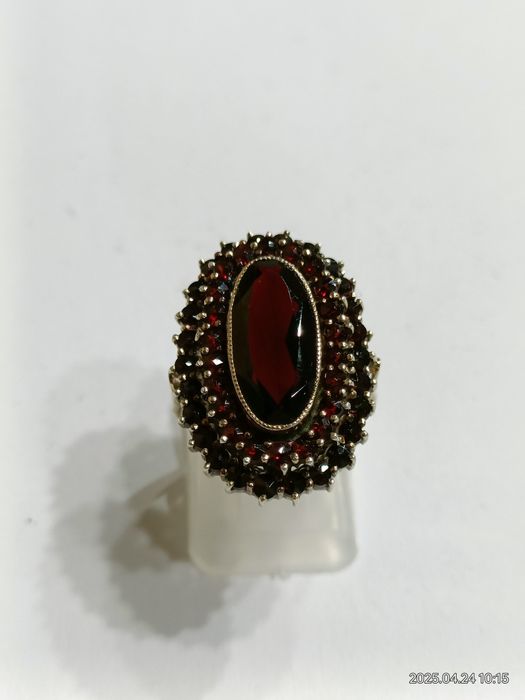 Vind inel din aur 14kt cu granate Bohemia