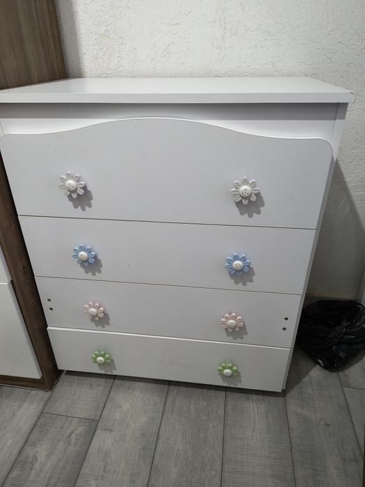 Бял скрин в добро състояние