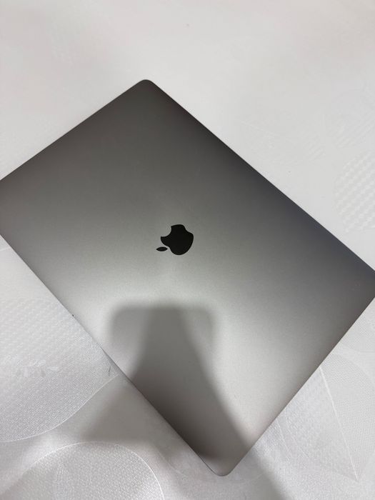 MacBook Pro 16" (2019)