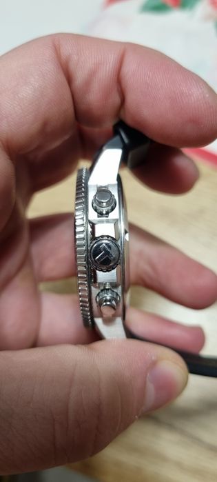 Продавам Tissot Seastar с кутия.Проблем с електрониката.