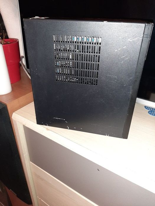 Мини компютър на 12 волта