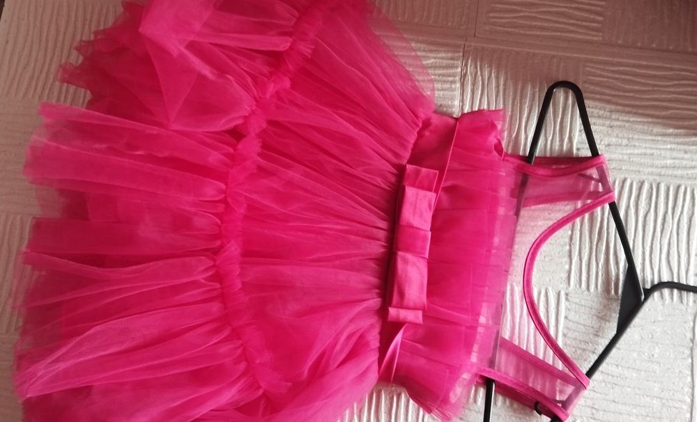 Продам платье для девочки на 3-4 года