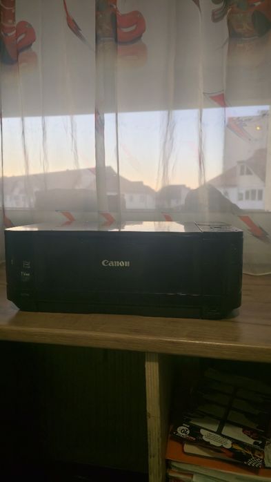 Vând imprimantă Canon mg5150