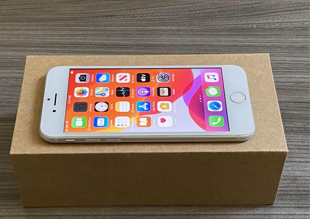 iPhone 8 • impecabil • ALB • ca NOU