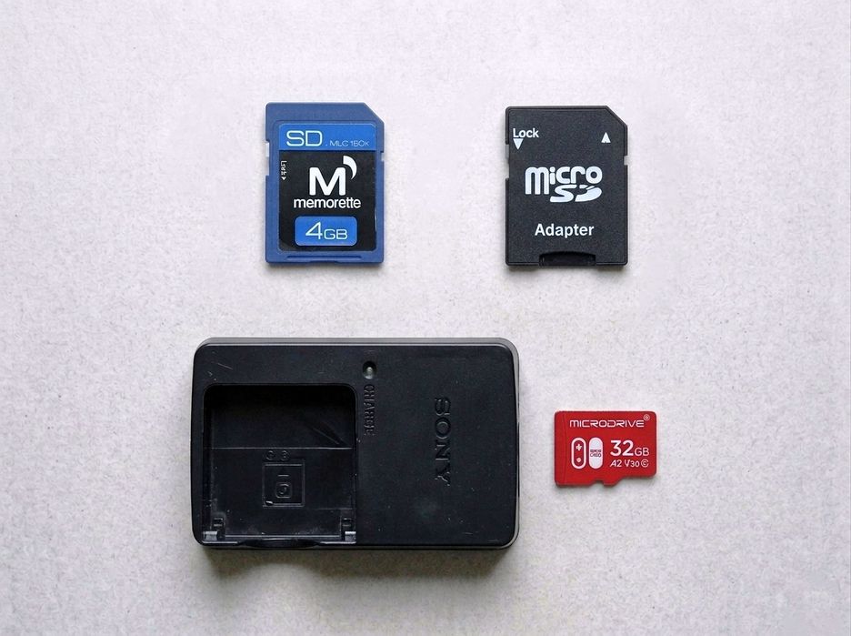 Sony Cyber-shot DSC-H55 ... Полный комплект + 3 аккумулятора