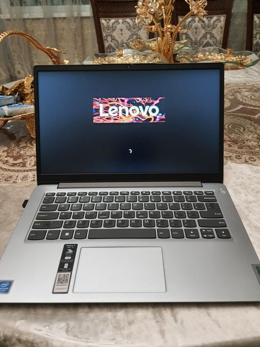 Lenovo Notebook sotiladi