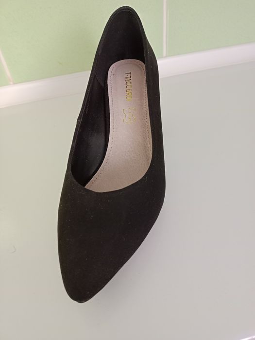 Продам новые замшевые туфли