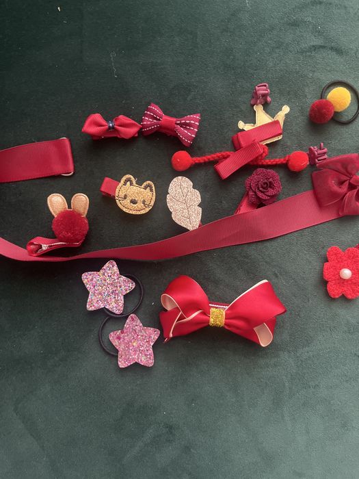 Clame si elastice par culoare rosu