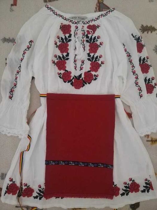 Costum tradițional pentru fete 14-15 ani