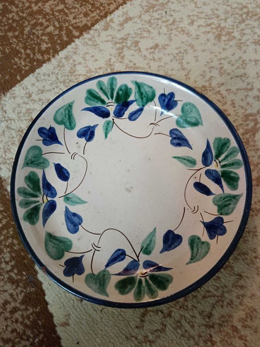 Тарелки разные, чайник, кофейная пара