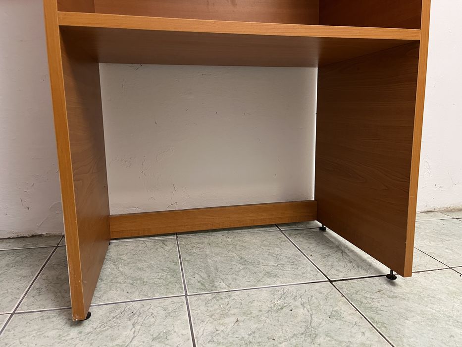 Set 2 corpuri bibliotecă / rafturi PAL cu picioare reglabile