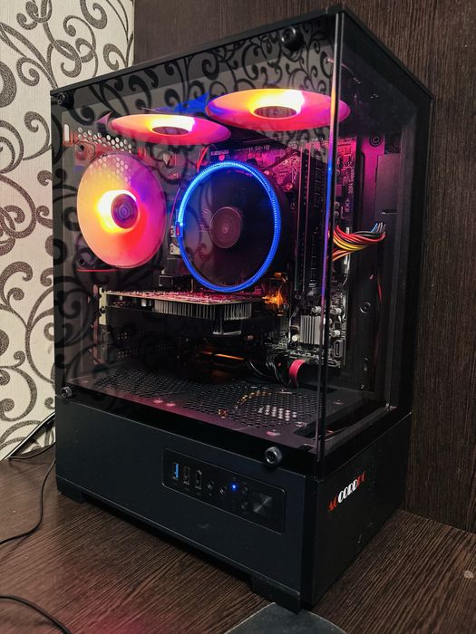 Новые игровые корпуса с RGB подсветкой и стеклом