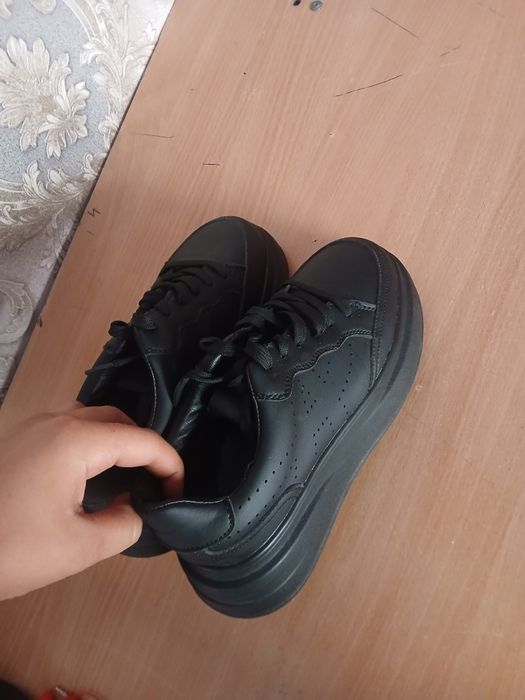 Qora krasovka 37 razmer