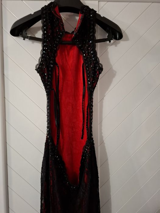 Продавам, рокля от колекцията.