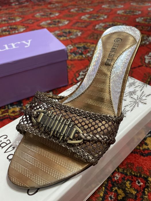 Женская обувь. Аёллар оёк кийими