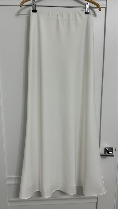 Белая юбка атлас