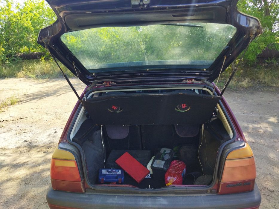 Продам Гольф 3,1.8 моник