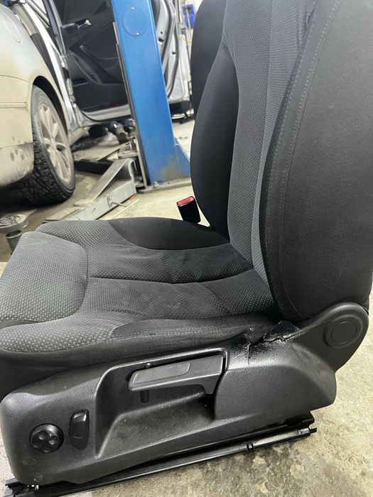 Передние кресла Фольсваген Пассат В6