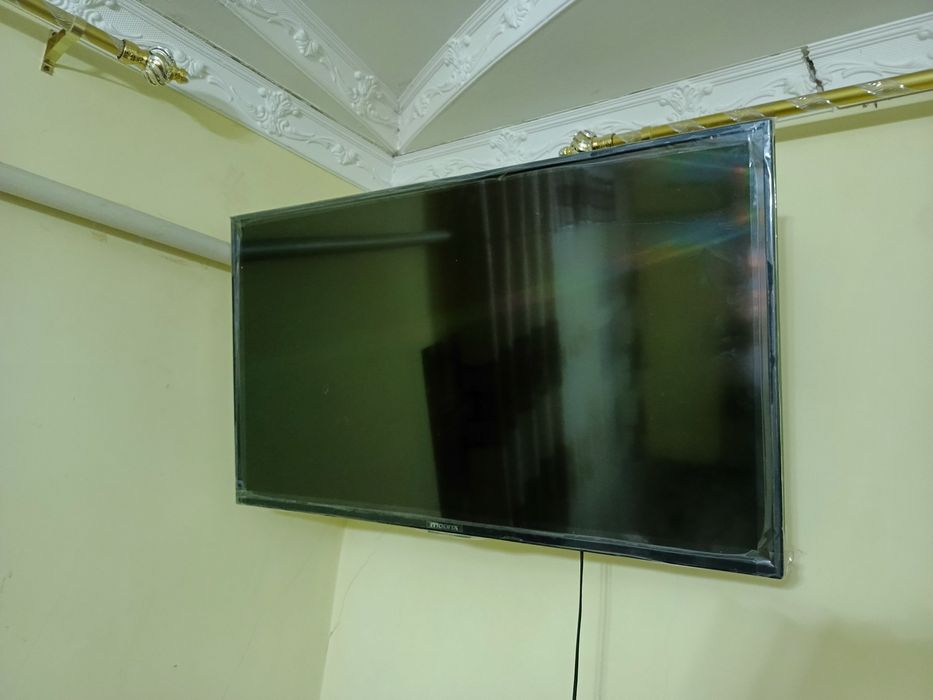 Televizor moonx 43 smart emas oddiy xolati juda yaxshi yangiday