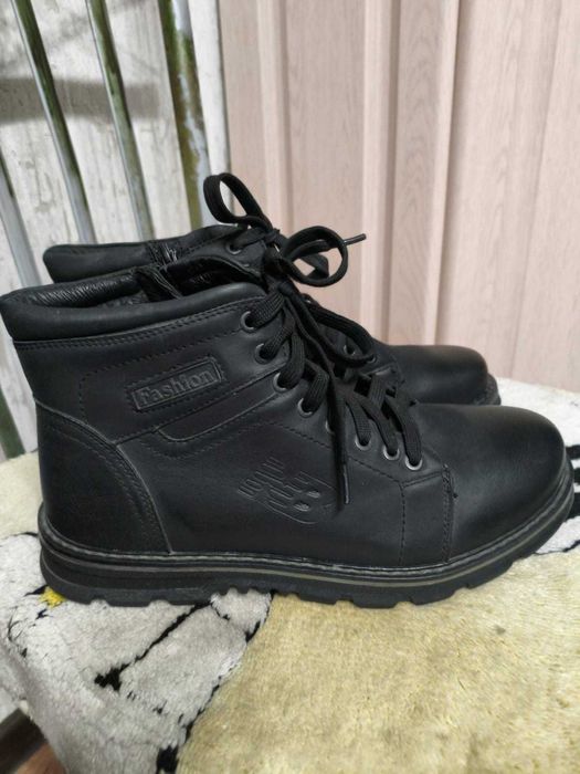 Продам зимнюю новую мужскую обувь