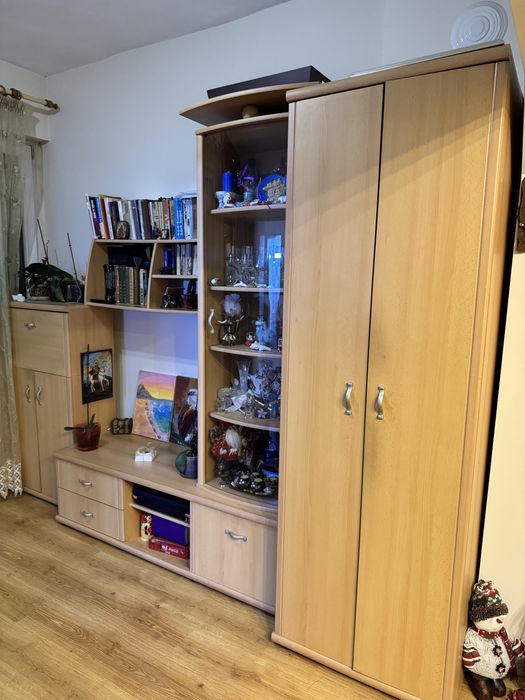 Секция с двукрилен гардероб и скрин