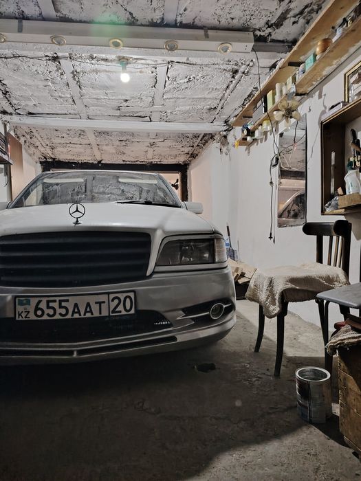 Продажа Mercedes c280 с гаражом.
