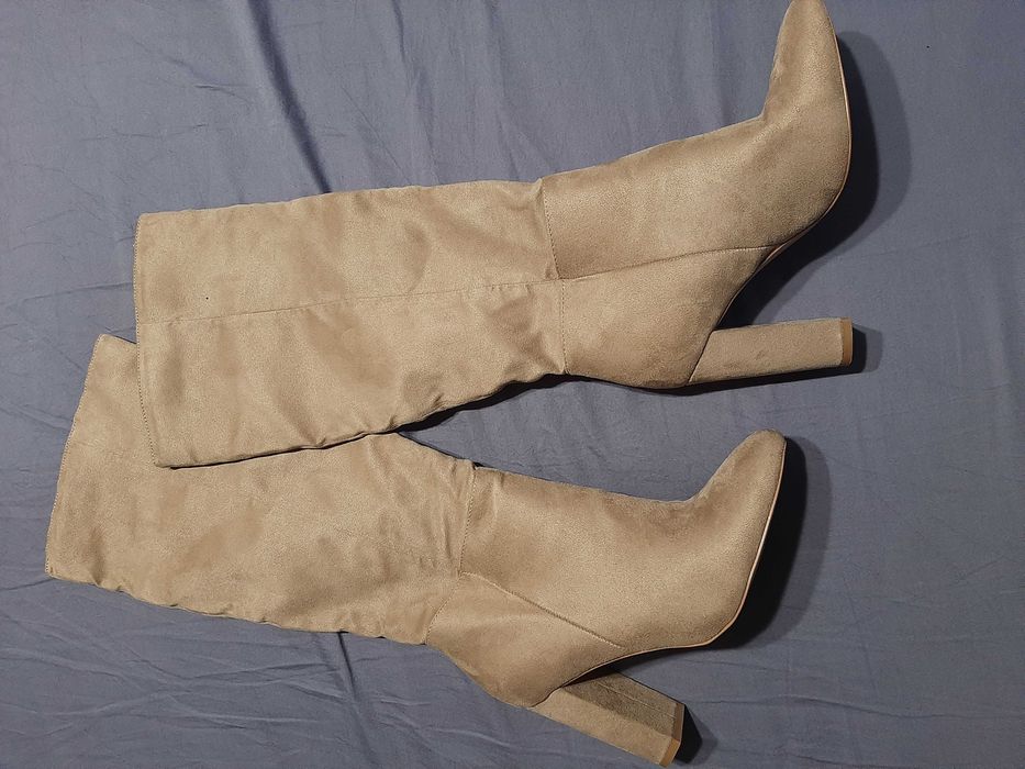 Дамски велурени ботуши