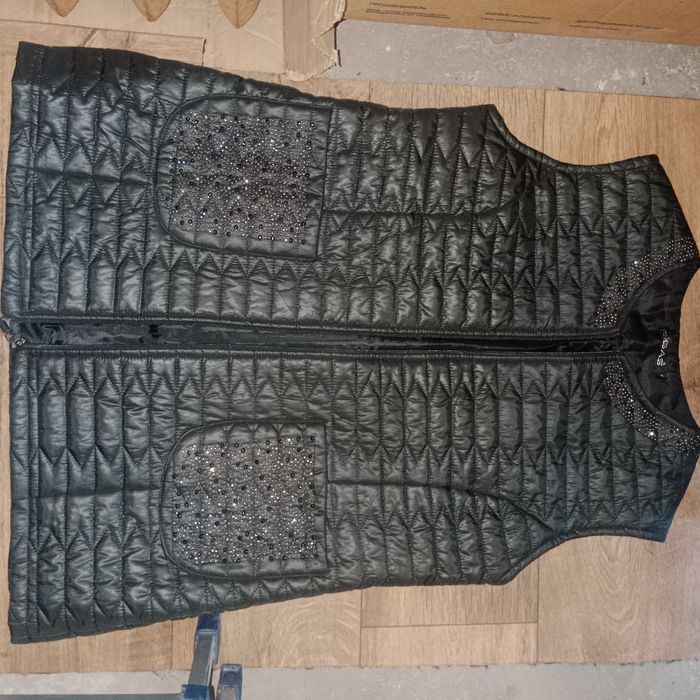 Продам женские жилет