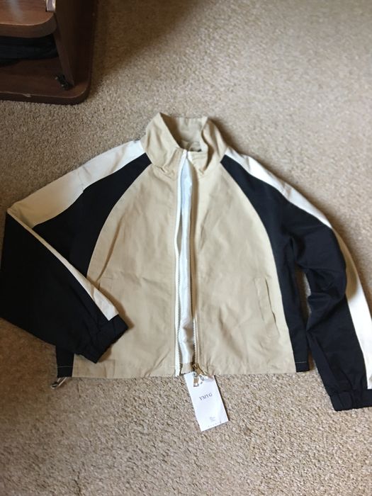 Продается ветровка женская