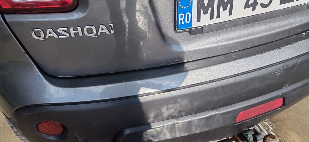 Nissan qashqai anul 2012..
