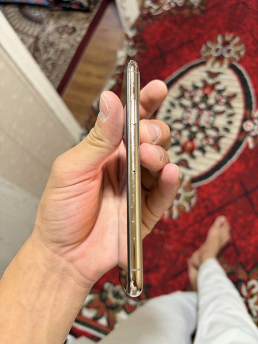 iPhone xs в хорошем состоянии