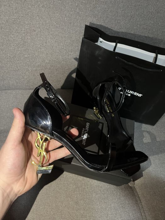 Pantofi Yves Saint Laurent noi marimea 37,38