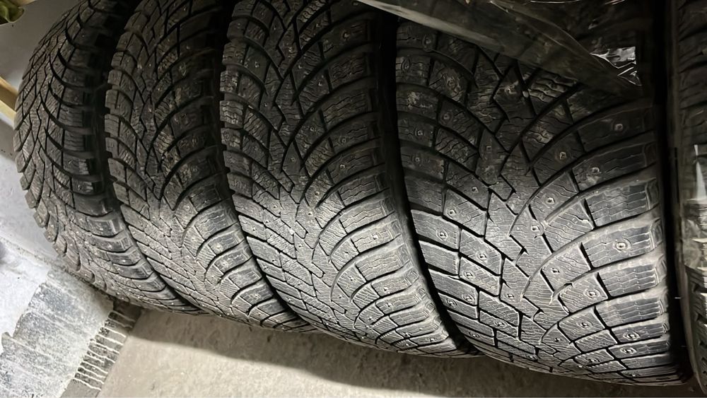 Продам зимние шины 255/45 R20