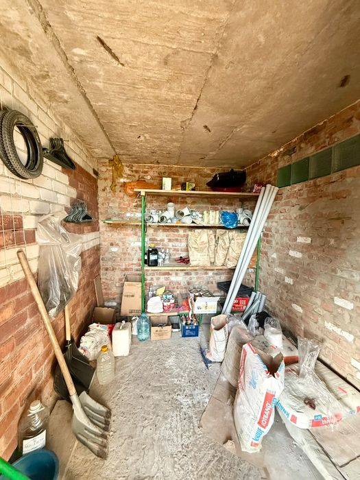 В продаже два магазина в Тарханке