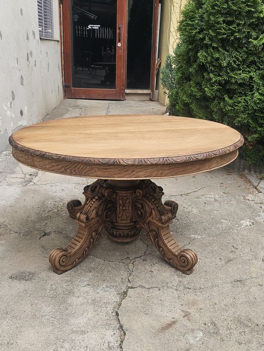 Masă rotundă antică din lemn masiv de stejar, sculptată manual