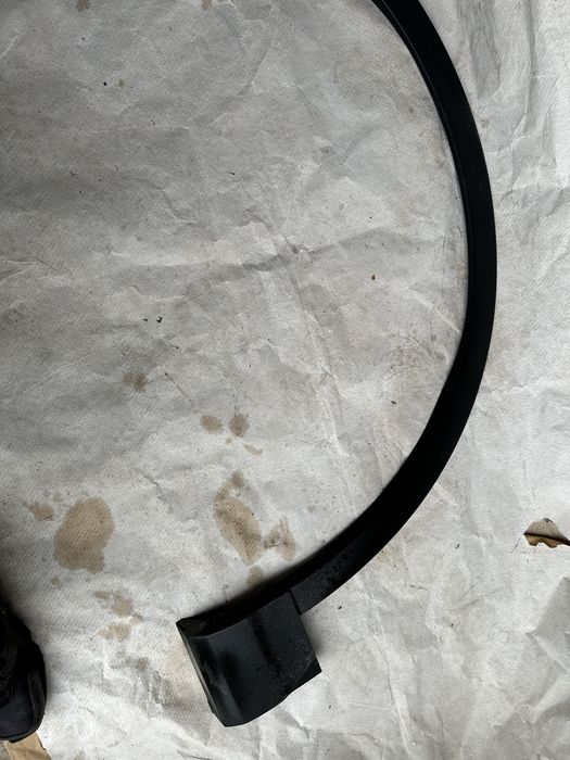 Bandou aripă stânga față audi q7.4m.cod:4m0853717.