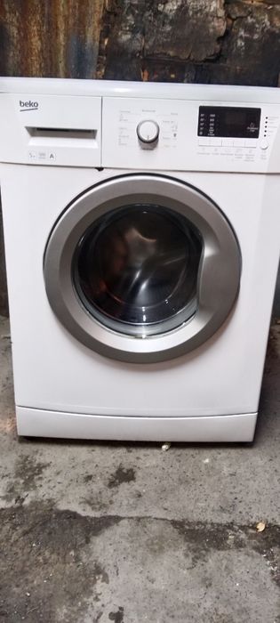 Продам стиральную машинку 5кг.