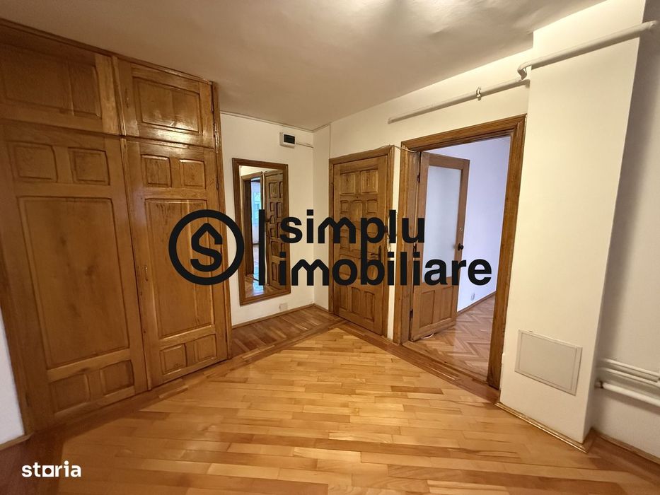 2 camere modificate in 3, etaj 2/4, centrala, Rovine - 115 000 Euro