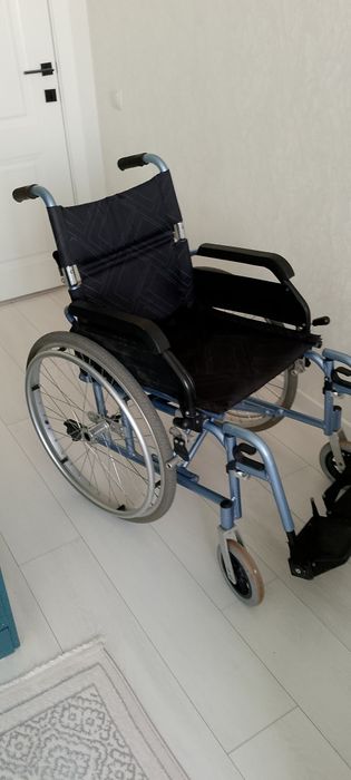 Инвалиднои коляска для взрослых хорошем состоянии как новая