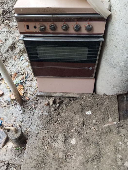 Stiralniy mashina va gaz plita.