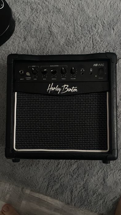 Vând chitara electrica Harly Benton + amplificator