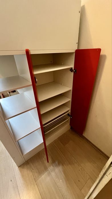 Детско двуетажно легло с вградено бюро и гардероб