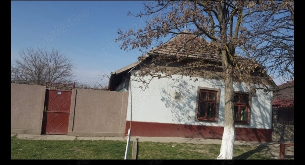 Vând  casa cu gradina