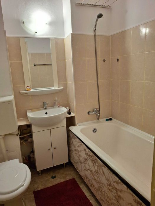 Închiriez apartament