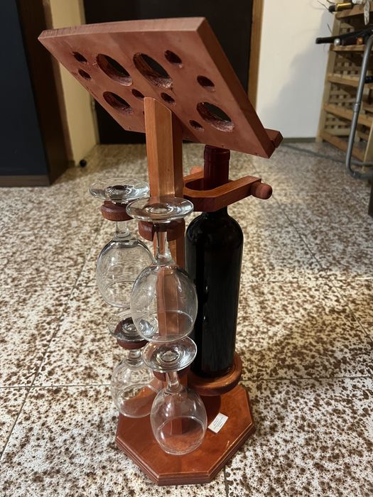 Подарък сет за вино, дървена стойка + подарък