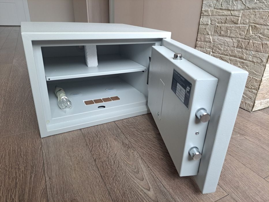 Сейф, каса Burton Eurovault Aver S2 2E