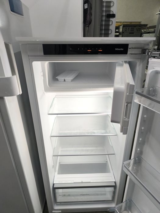 Хладилник с вътрешна камера за вграждане Miele K 7318 D - 187литра.