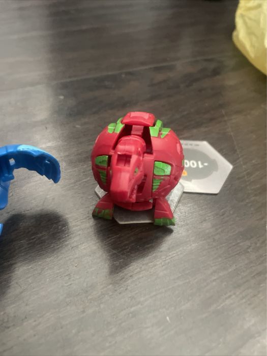 Здравейте продавам bakugani от 2019