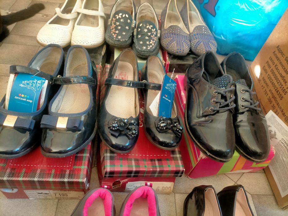 Продам обувь на девочку