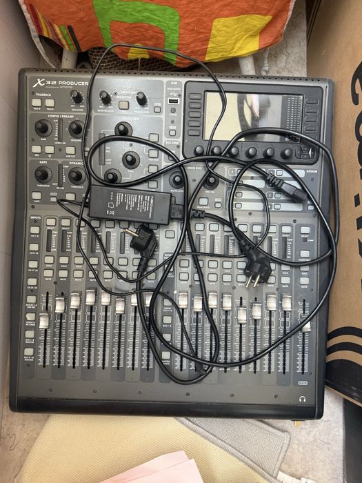 Микшерный пульт Behringer x32